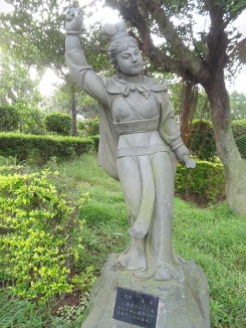 水浒传人物雕像-扈三娘