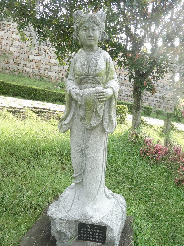 红楼梦人物雕像-贾敏(图1)