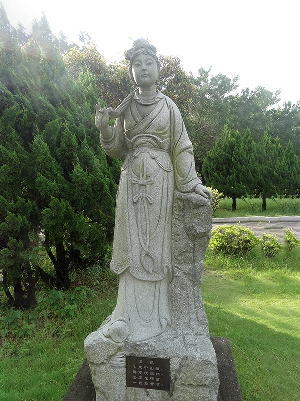 红楼梦石雕像-迎春(图1)