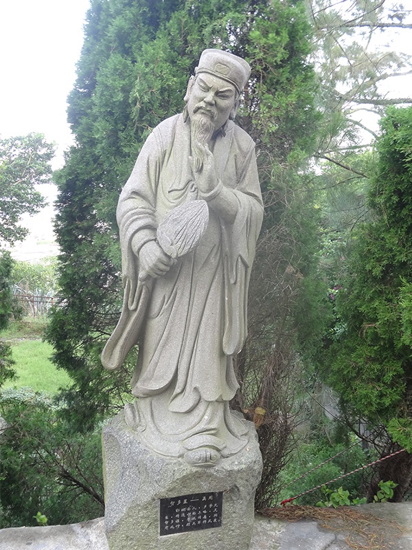 吴用石雕像(图1)