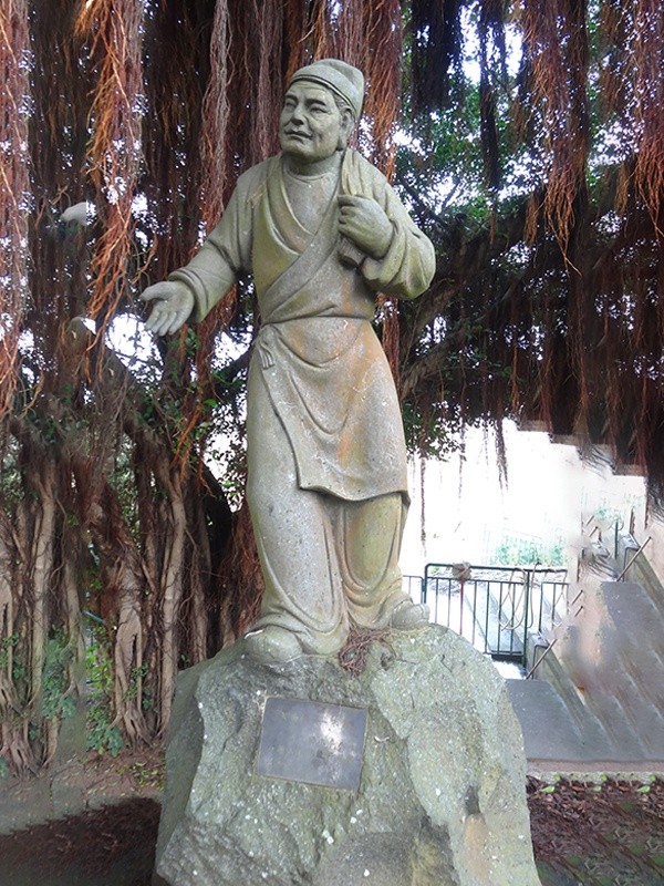 朱富石雕人物像(图1)